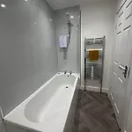 2 Bedroom Serviced In 2 * Loftus