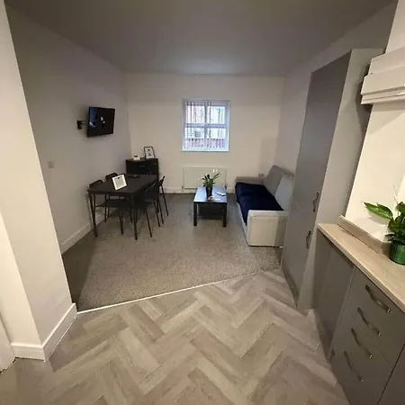 アパート 2 Bedroom Serviced In 2