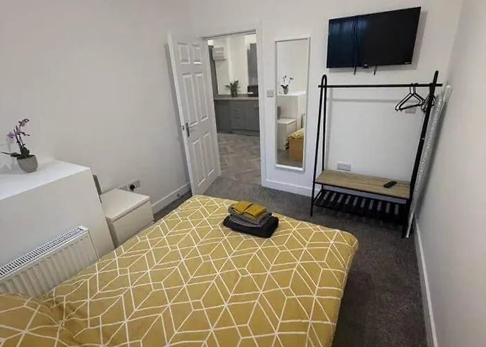 2 Bedroom Serviced In 2 Loftus