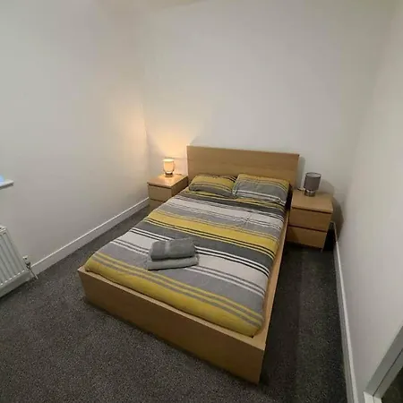 2 Bedroom Serviced In 2 Loftus