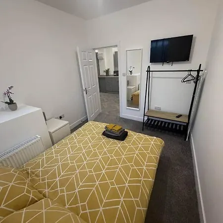 2 Bedroom Serviced In 2 Loftus