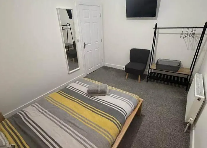 Apartment 2 Bedroom Serviced In 2 Loftus